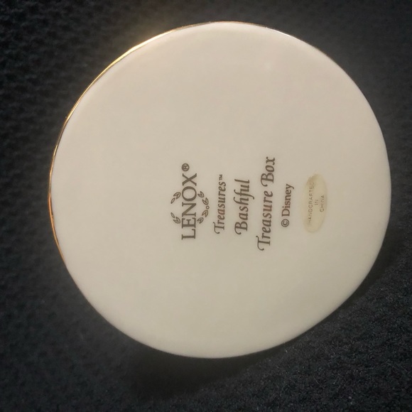 Lennox Treasures Bashful Treasure Box Disney. - Picture 7 of 7